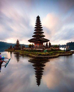 ulun danu beratan temple